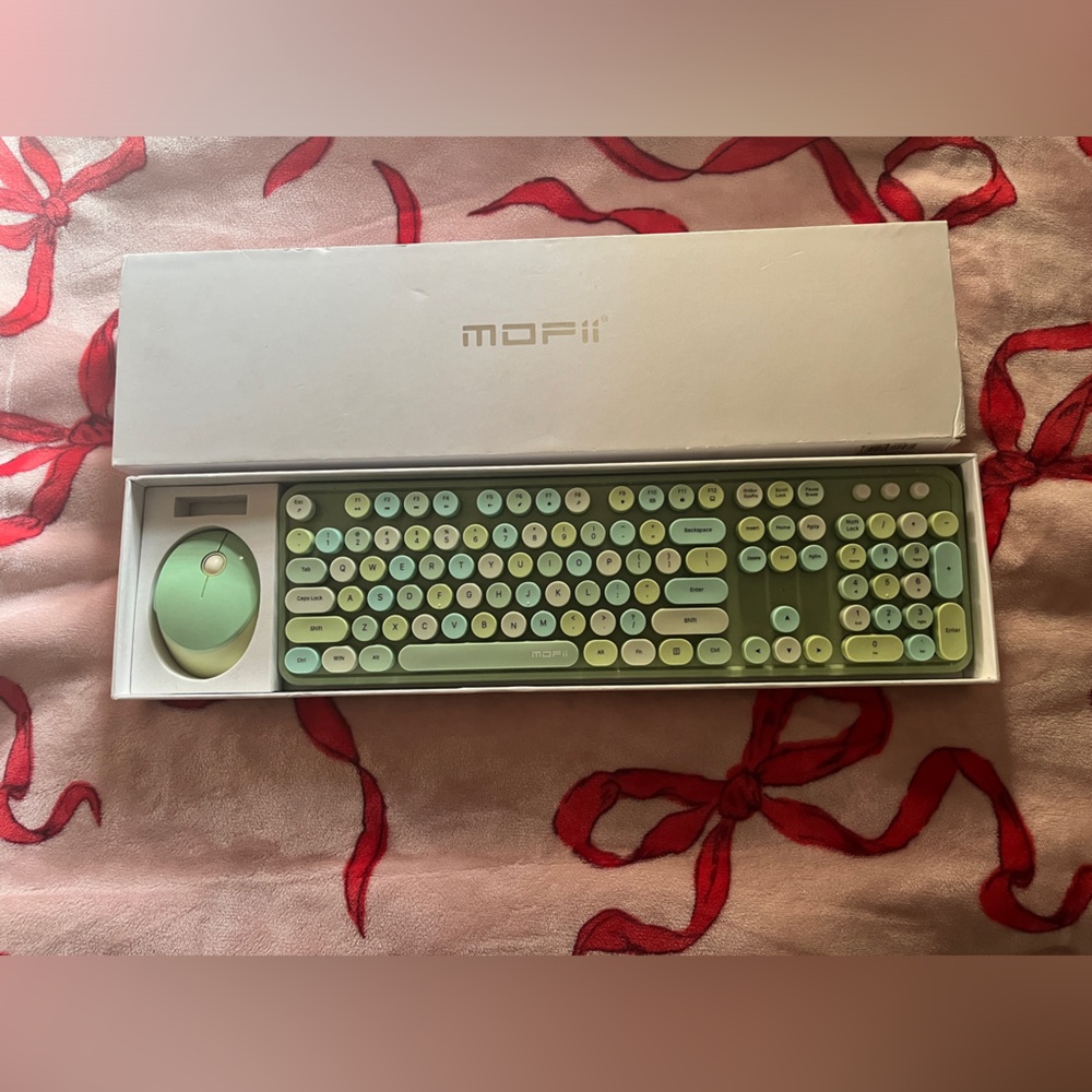 Green Mopii Wireless Keyboard and Mouse Combo Full Size Typewriter Keyboard